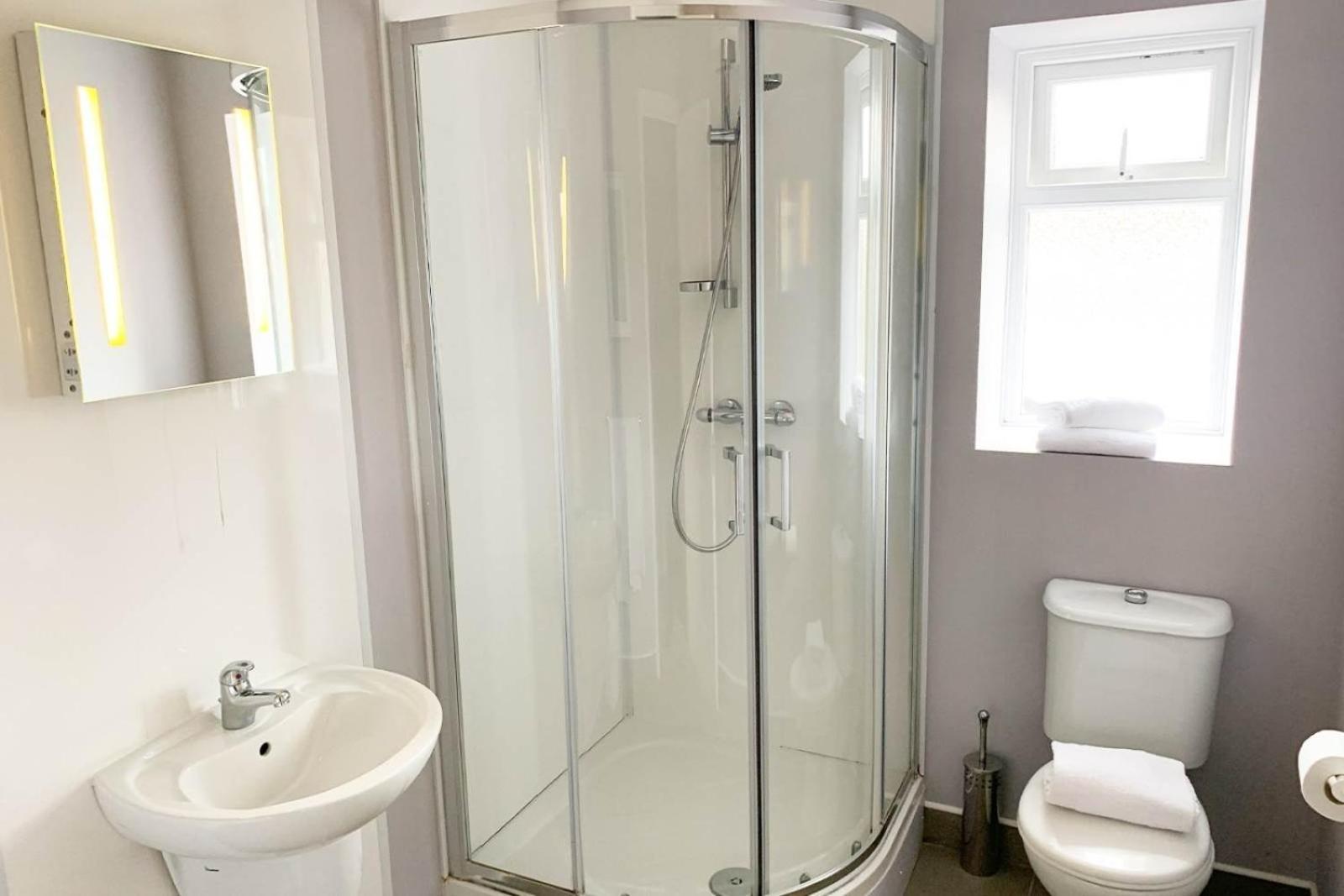 באליקאסל Rathlin Apartment - 2 Bedroom With Hot Tub מראה חיצוני תמונה