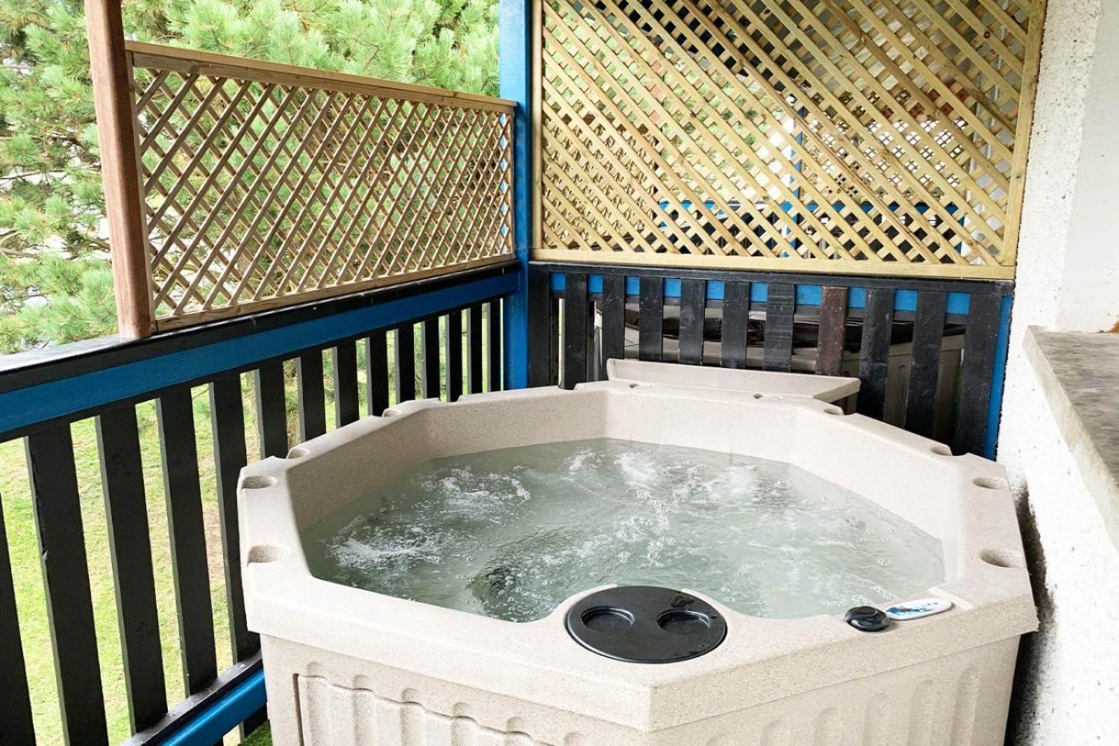 באליקאסל Rathlin Apartment - 2 Bedroom With Hot Tub מראה חיצוני תמונה